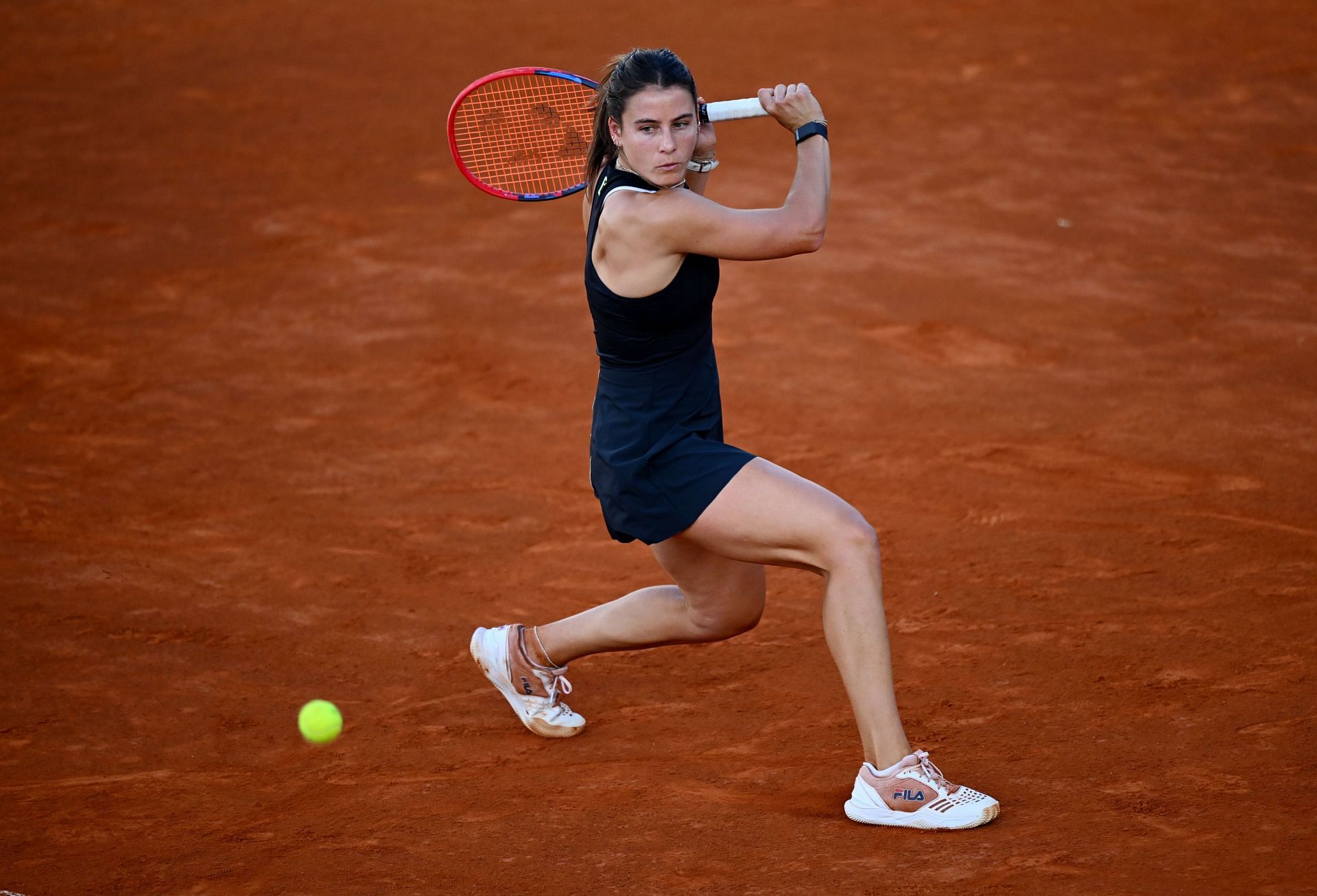 World No. 9 Navarro tracks down a ball in Strasbourg | Image Source: Getty